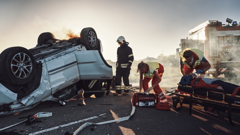 2 killed, child injured in car crash